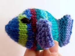 Lace can seem intimidating at first, but with a bit of practice you can get the hand of it quite quickly! Little Rainbow Fish Free Knitting Pattern Fish Patterns Knitting Patterns Toys Knitting