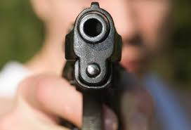 Результат пошуку зображень за запитом "Чи легко отримати дозвіл на зброю в Україні?"