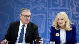 Starmer acusa a Elon Musk de “agitar la división” en el Reino Unido con el asesinato a puñaladas de Henry Nowak