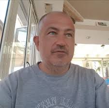 La donna è morta nel 2023. Dopo la diagnosi di un tumore al pancreas, la  confidenza a un'operatrice del centro antiviolenza. I figli confermano i  maltrattamenti