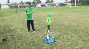 Pelancaran roket masukkan air dalam roket. Roket Air By Cikgu Mariam Sabk Mia