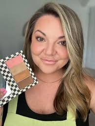 Quick and easy makeup routine in one compact