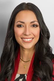 Kellie Estes's Instagram, Twitter & Facebook