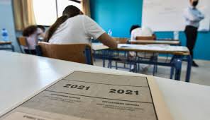 Μεταξύ των σχολείων που πήγε ήταν και το 11ο δημοτικό σχολείο στα χανιά, συνοδευόμενη από τη διευθύντρια α/ θμιας εκπαίδευσης χανίων. Nikh Keramews News Gr