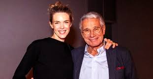 She is a cousin of the writer marc levy, and alliance writer alexander garden. Julie Andrieu Et Jean Marie Perier Retour A Leur Histoire D Amour