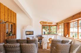 Das almbad huberspitz liegt inmitten von almwiesen und bergwäldern oberhalb des schliersees. Hochzeit Almbad Huberspitz Am Schliersee Hochzeitsfotograf Schliersee