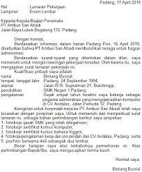 Nah, nanti saat melamar perkejaan kita wajib membuat surat lamaran, lo. Perhatikan Surat Lamaran Pekerjaan Berikut Bu