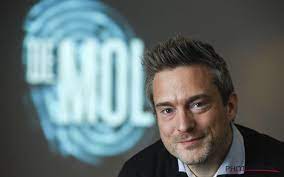 Dat komt omdat we 'de mol' al vijf jaar met bijna allemaal dezelfde mensen maken. Gilles De Coster Doet Opvallende Uitspraken Over De Mol Nieuws365