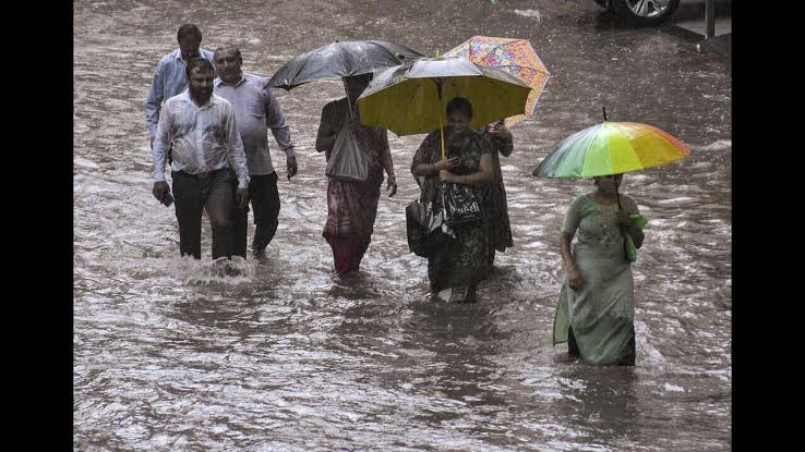 Gujarat Rain: Heavy rain triggers red alerts across south Gujarat,  Saurashtra | Ahmedabad News - The Times of India