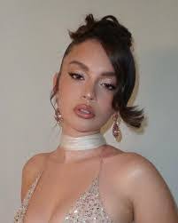 Shawna Estes's Instagram, Twitter & Facebook