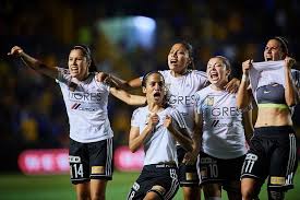 Tanto el equipo de tigres femenil como las rayadas continúan en la pelea por un titulo más y es probable que haya otra posible final regia. La Final Regia Femenil Rompio Un Record Mundial Y Tambien Gano Tigres Tercera Via