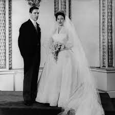 Seine frau meghan brachte das zweite gemeinsame kind am 4. Prinzessin Margaret 71 Vor 60 Jahren Heiratete Sie Und Es War Historisch Bunte De