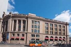 One of three amtrak stations serving central boston, south station is the northern terminus of the busy northeast corridor; Boston South Station Information Guide