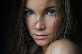 Per stupire sempre tutti con un trucco perfettamente adatto ai tuoi occhi verdi e i tuoi capelli neri, consulta questo articolo pieno di consigli e . Sfondi Viso Donne Modello Capelli Lunghi Brunetta Guardando Spettatore Occhi Verdi Capelli Neri Lentiggini Bocca Naso Emozione Persona Pelle Capo Ragazza Bellezza Sorriso Occhio Donna Signora Labbro Biondo Acconciatura