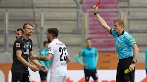 Werder bremen steigt aus der bundesliga ab. Werder Bremen Erklart Christian Gross Fur Gelb Rote Karte Bei 0 2 Beim Fc Augsburg Zum Sundenbock Eurosport