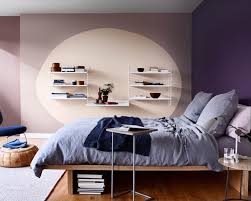 Blancos con azul claro, una colcha azul claro. Colores Para Pintar Tu Dormitorio Bruguer