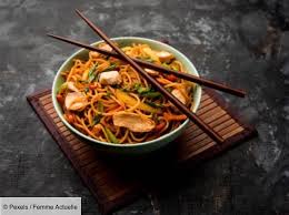Stars De La Cuisine Asiatique Les Nouilles Sont Delicieuses Aux Crevettes Au Poulet Ou Vegetarie Recette Asiatique Facile Nouilles De Riz Recette Originale