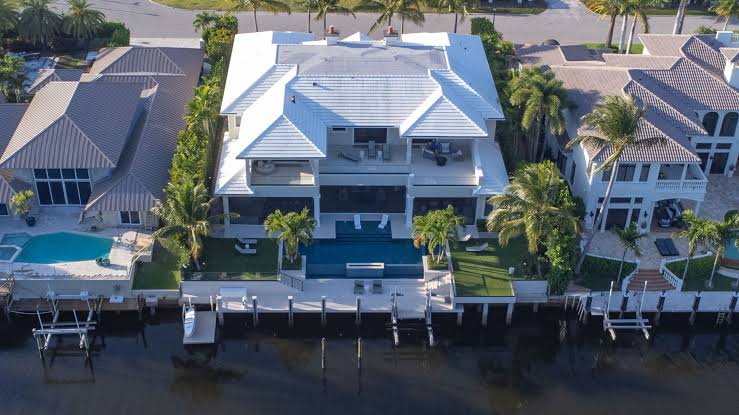 Travis Kelce, Football Star and Taylor Swift Beau, Moves to Boca Raton for  Offseason