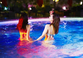 A termálfürdők, gyógyfürdők, strandok és aquaparkok meghosszabbított nyitvatartással. Strandok Ejszakaja Lesz Miskolcon Borsodihir Hu