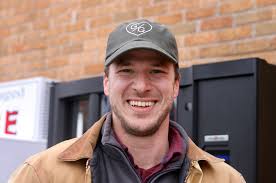 Tim Haer's Instagram, Twitter & Facebook