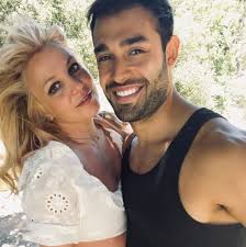 Britney Spears confirms that she is single amid rumors of a relationship  with Paul Richard Soliz
