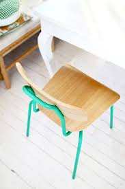 Find One Of These Chairs Like Old School Cafeteria Chairs Paint The Metal Structure Like The Green Here Then Find More And Paint Dekorasjon Home Deco Stol