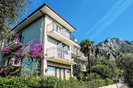 Hotel, resort, motel, apartment, vacation rental, b&bs Hotel Casa Piantoni Silvana Hotel Limone Sul Garda 1 2 Fly Com