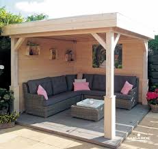 Eine Gartenlaube Wird Zur Outdoor Lounge Und Schutzt Trotzdem Vor Regen Doch Sie Benotigen Bestimmte Masse Und Holz Pavillon Terrassen Gartenlaube Gartenlaube