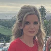 Carolyn Bidwell's Instagram, Twitter & Facebook