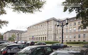 The building is used by various governmental, lobby and interest organisations. Ernst Reuter Haus Berlin Architektur Bildarchiv