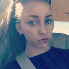 Kim Cromwell's Instagram, Twitter & Facebook