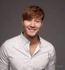 Born on april 25, 1976, he became a member of turbo, a pop duo during the 1990s known for their dance music, before pursuing a solo career. Foto Kim Jong Kook Photoshoot Foto 2 Dari 15