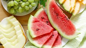 1/16 melone) tasse, gewürfelt kubikzoll resultat aus 28 g portion von 10 wassermelonenkugeln tasse, kugeln tasse portion (286 g) ganze runde scheibe (2,5 cm dick) kleines stück mittelgroßes stück großes stück g. Melonen Gesunde Erfrischung Im Sommer Ndr De Ratgeber Gesundheit