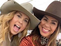 Crested Butte, CO was stunningly beautiful this time of year with the  yellow leaves falling.. I was in awe.. 🍂🍁 Our weekend was magical. An  epic concert 🎶 with Caleb Johnson at