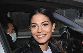 Şu ara sana bir sır vereceğim isimli dizide aylin karakterini canlandırmakta olan güzel oyuncu. Demet Ozdemir About Oguzhan Koc Our Relationship Is Very New We Have Been Together For Two Months