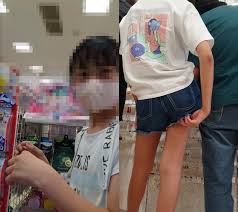 完全バレ】ガチ超絶美少女J○ちゃん 逆さ撮りがバレて絶望＋おまけ動画 | 痴漢観察日記