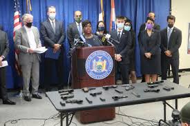 The man who was wounded as he shielded his three small children from gunfire at a bronx car dealership this week was shopping for a new ride for the mother of his kids, the woman said wednesday. K Rh7ych60qfym