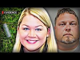 Lauren Wallen's Instagram, Twitter & Facebook