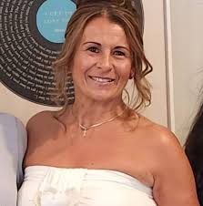 Who can recaulk windows in Port Dalhousie?