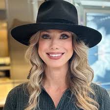 The BEST chicken spaghetti & garlic bread ✨ • • • #whattocook  #creatorsofinstagram #creatorsearchinsights #cook #cooking #recipe  #recipeoftheday #easyrecipes #easyrecipe #dinnerideas #dinnerisserved