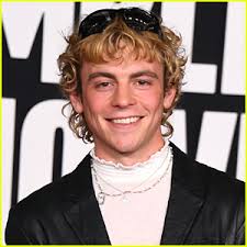 Ashley Greene: Rockefeller with Reeve Carney!: Photo 450362