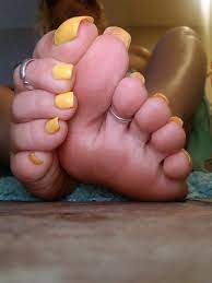Big Toe Queen's Feet - Long Toenails - Foot Adoration