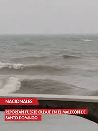 Un fuerte oleaje se reportó este martes en el Malecón de Santo Domingo... | TikTok