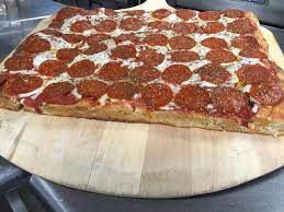 Sicilian Pizza At Giuseppi S Pizza Pasta Hilton Head Island South Carolina Food Dishes Pepperoni Pizza