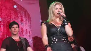 Auch 2020 gibt es an silvester und neujahr wieder zahlreiche highlights im fernsehprogramm. Download Beatrice Egli Black Latex Dress Shakes Big Ass On Stage Promifratzen In Mp4 And 3gp Codedwap