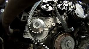 Elle est chargée de faire la liaison entre le vilebrequin, la pompe à injection ce barème de temps de main d'oeuvre vous permet de mieux comprendre le prix du remplacement de la courroie de distribution. Comment Remplacer Une Courroie De Distribution Moteur 1 6 Hdi 112 Cv Psa Youtube