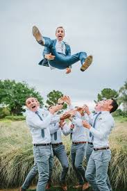 Die Besten Ideen Fur Witzige Hochzeitsfotos So Macht Das Fotoshooting Spass Lustige Hochzeitsfotos Hochzeitsfotos Und Hochzeitsfoto Idee