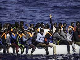 Ces immigrés originaires d'afrique subsaharienne ont quitté la libye pour échapper aux chasses à l'homme menée par les mercenaires racistes de la guerre en libye, qui ont mené une. La Barre Des 20 000 Migrants Morts En Mediterranee Franchie Apres Un Naufrage Au Large De La Libye Onu Info