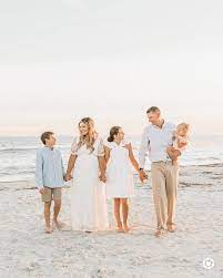 Happy Thursday We Re So Close To The Weekend I Ve Been Traveling All Week Family Beach Portraits Family Beach Pictures Outfits Beach Photography Family