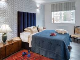 خلفية زرقاء في غرفة النوم 54 صور الداخلية باللون الأزرق وكيفية اختيار الستائر